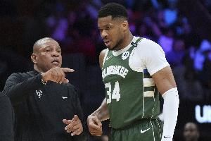 里弗斯：准备让字母哥打控卫 跟他说这个时他以为我疯了