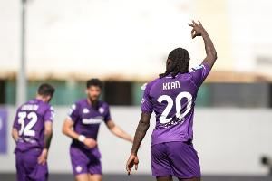 记者：新月对小基恩的兴趣是具体的，球员正与佛罗伦萨讨论续约