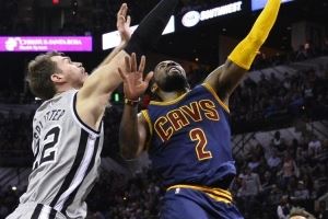 厄尔-克拉克：我认为欧文被误解了 他喜欢按自己的节奏做事😎