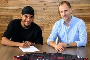 官方：埃因霍温中场蒂尔曼加盟勒沃库森，据悉转会费3500万欧