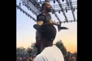 这该死的气质🤣杜兰特现身伦敦音乐节 与“合作伙伴”公鸭互动