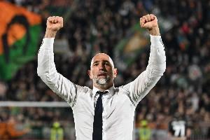 记者：图多尔开始扩充教练团队，已增加技术教练&体能教练各一人