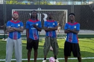 维尼修斯社媒晒照，与卡马文加、Travis Scott在巴西度假