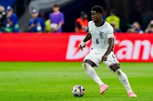 天体记者：伊萨克转会利物浦已完成，但不确定格伊转会能否来得及