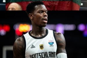 抵制种族歧视！昨日比赛众多球迷举牌支持施罗德