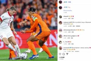 重夺队长袖标带队客平强敌！莱万社媒晒对位范迪克比赛照：1-1！