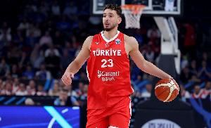 效率不高！申京打满首节6投仅2中拿到4分4板 正负值-3