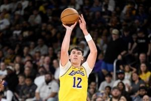 正负值依旧最低！拉拉维亚半场6中2&三分2中0得到4分3助1断