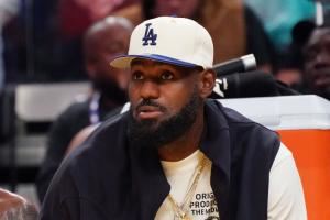 坐骨神经痛！记者：湖人的目标是让詹姆斯在11月6日战马刺时复出