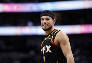 布克：对新赛季感到兴奋 担任球队的领袖是我重大职责