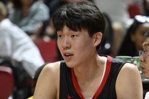 媒体人：杨瀚森今天或是更趋于常态的发挥 常规赛对体能考验更大