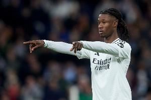 终于不再客串左后卫！阿斯：卡马文加首发后在中场位置表现出色