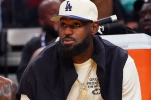 从吃开始!弗莱:当老詹扭伤脚踝 他会立刻告诉厨师改变食谱