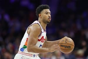 错失三分绝杀!格莱姆斯11中4得到10分 攻防积极有3板4助&4断1帽